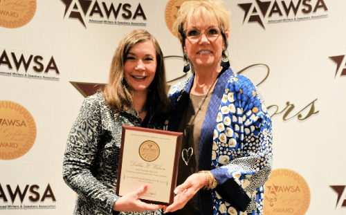 Linda Goldfarb receiving the 2024 Christian Education Book of the Year award